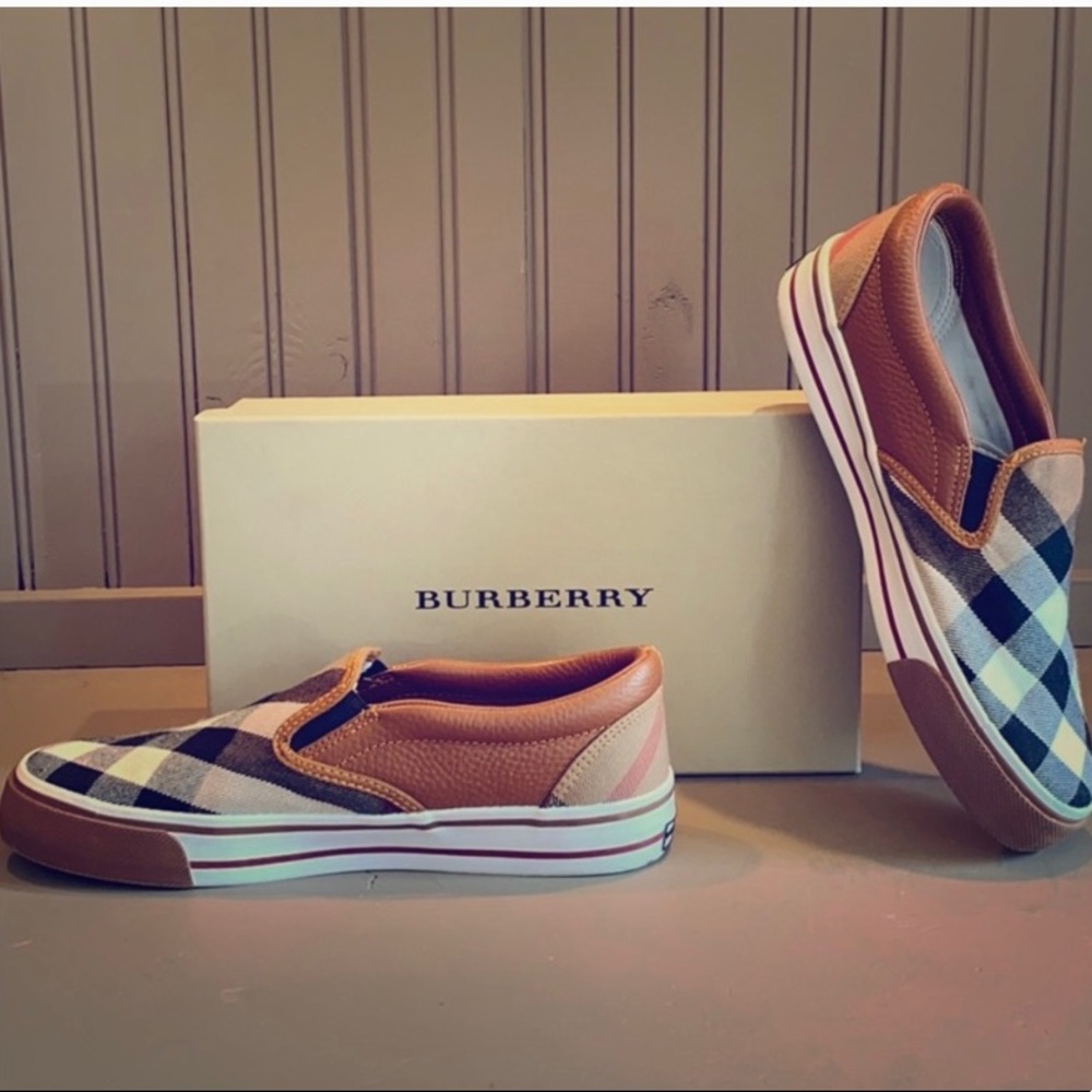 Burberry Slip-on tennis shoe